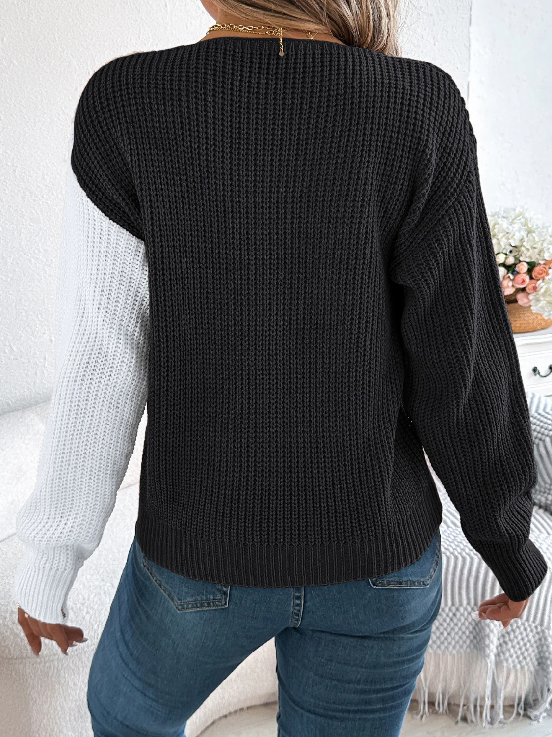 Two-Tone V-Neck Long Sleeve Sweater - Image 10