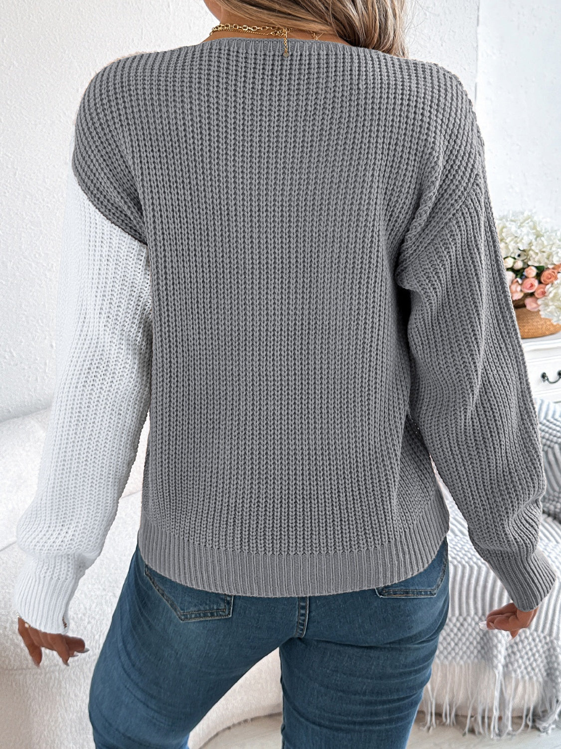 Two-Tone V-Neck Long Sleeve Sweater - Image 14