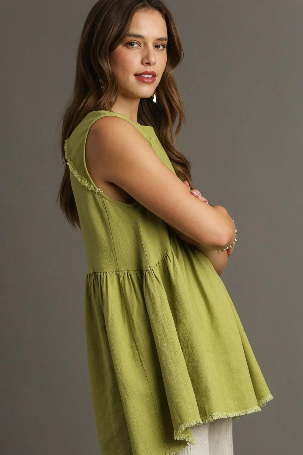 Umgee Full Size Raw Hem Linen Round Neck Sleeveless Top Plus Size - Image 2