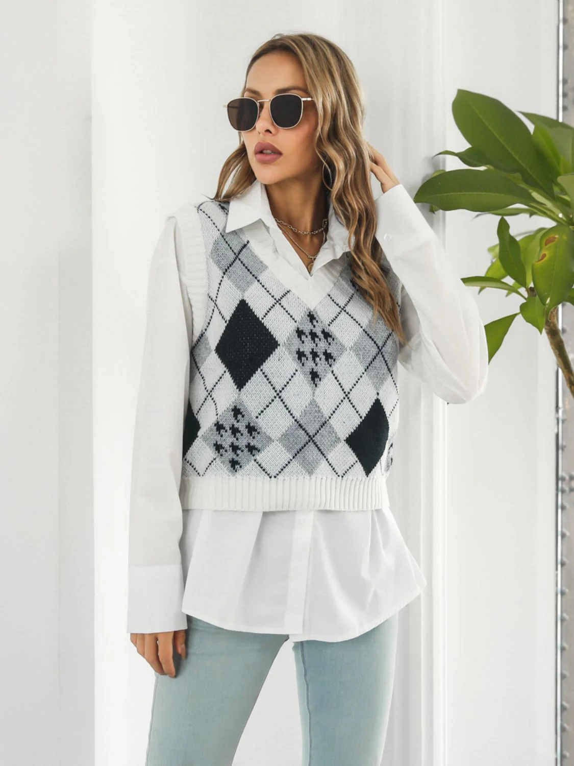 V-Neck Plaid Sweater Vest - Image 3