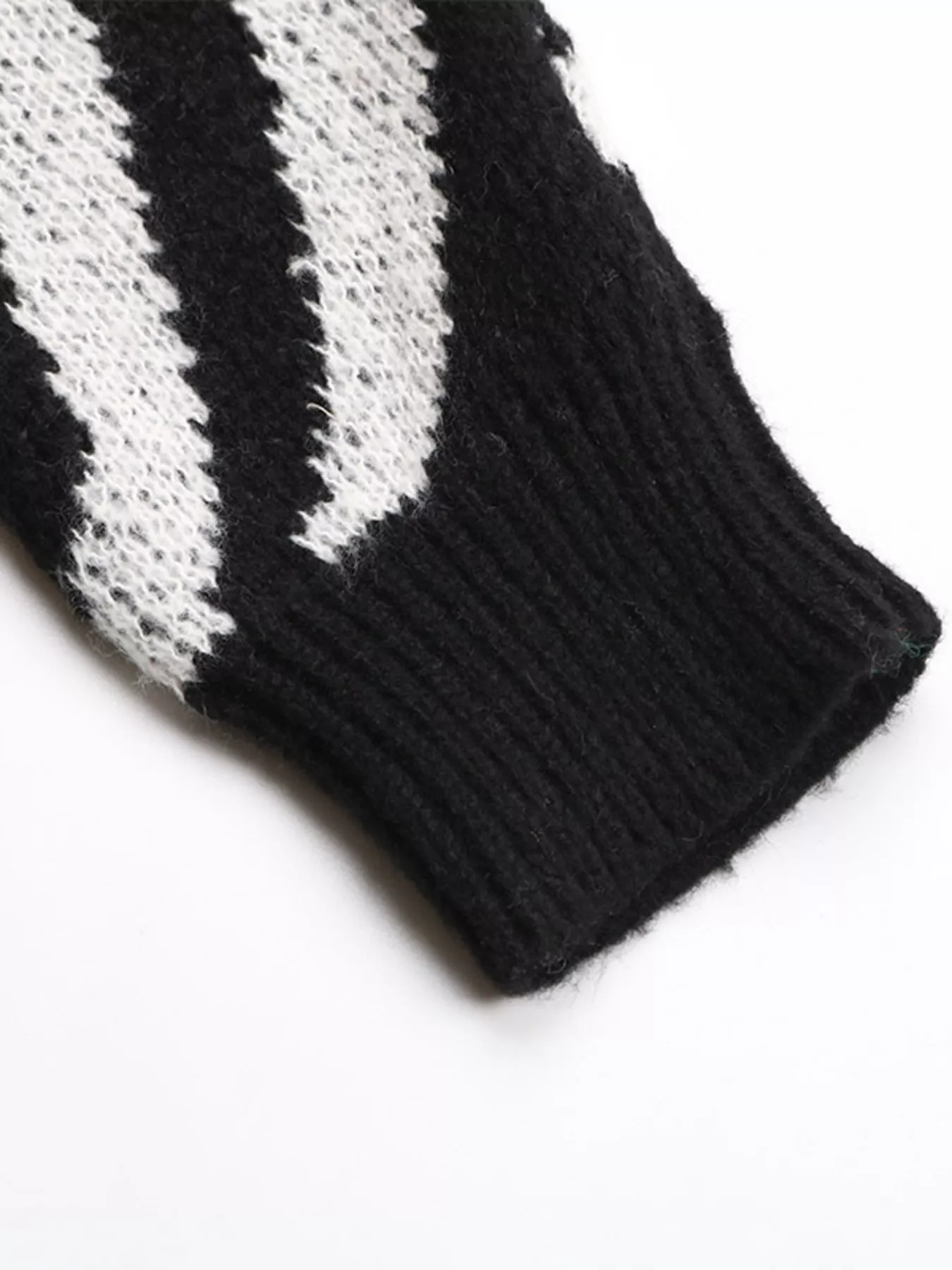 Zebra Print Relaxed Fit Pullover Sweater - Image 10