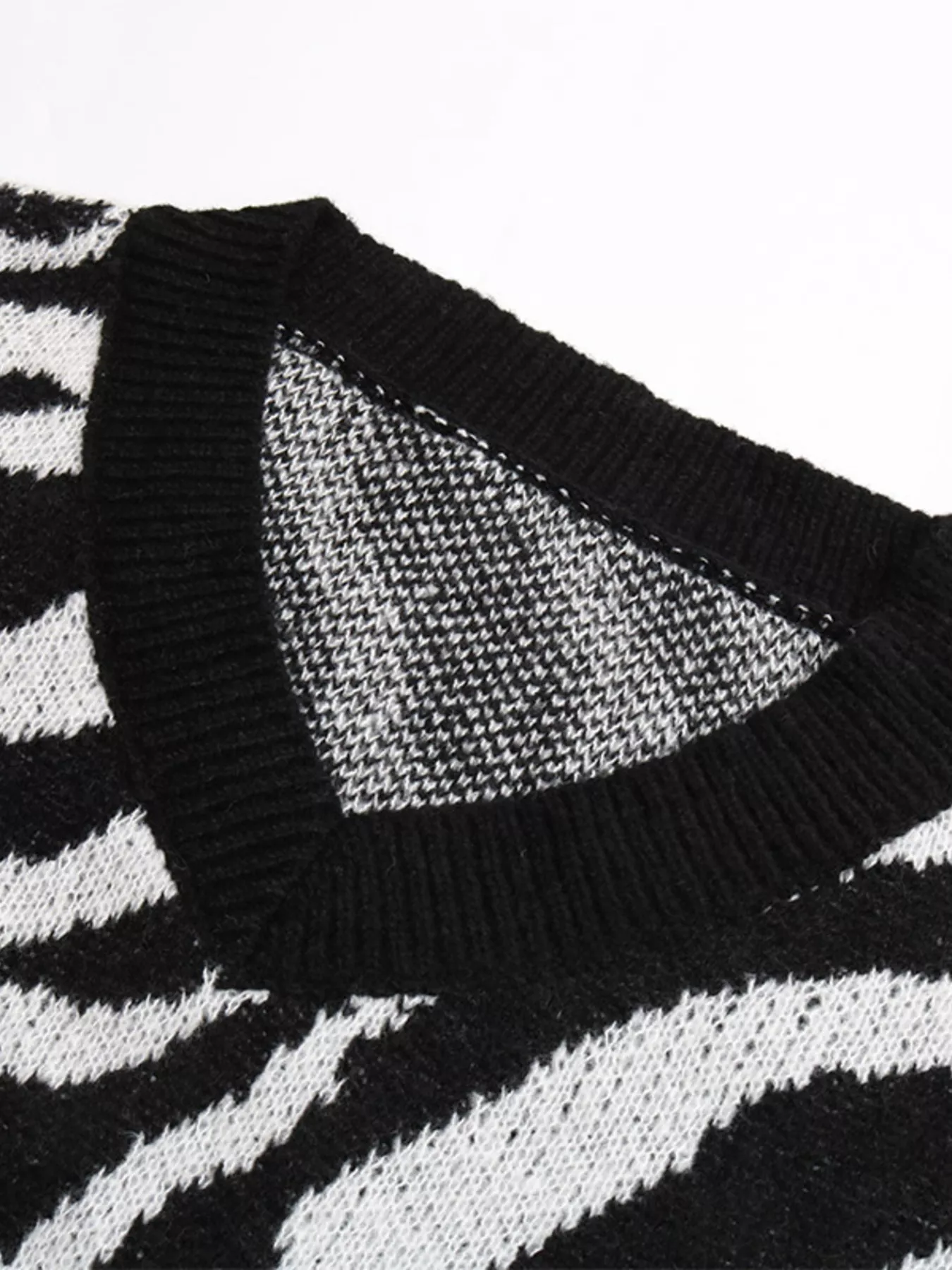 Zebra Print Relaxed Fit Pullover Sweater - Image 13